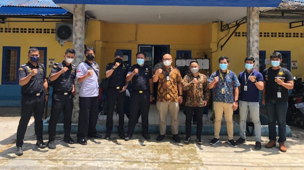 Petugas Bea Cukai Kendari bersama KPP dan KP2KP di Sultra. 