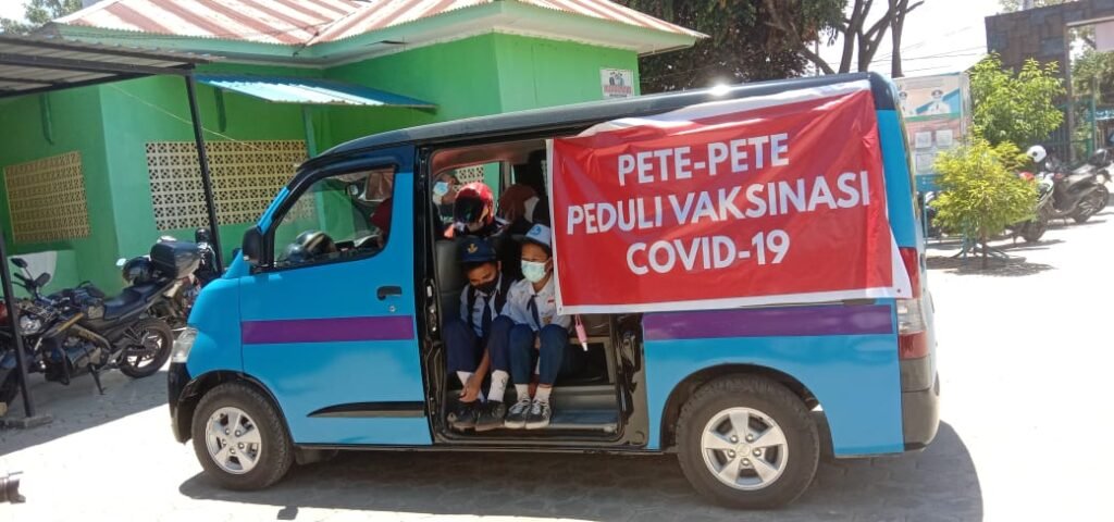 Pete-Pete Peduli Vaksinasi Covid-19. Foto: Wira Muhammad Rafli/Kendariinfo. (18/10/2021).