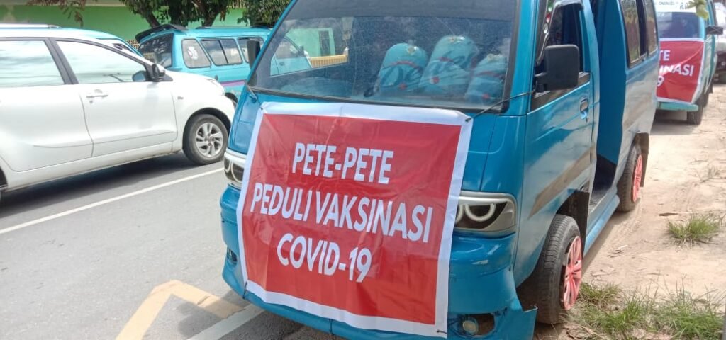Pete-Pete Peduli Vaksinasi Covid-19. Foto: Wira Muhammad Rafli/Kendariinfo. (18/10/2021).