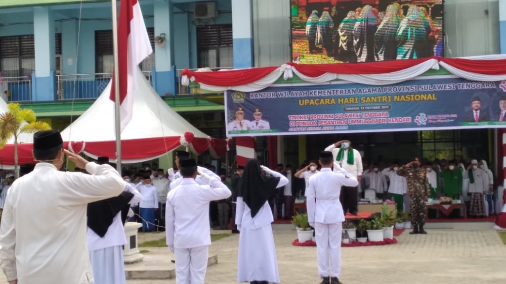 Upacara peringatan hari santri nasional tingkat Provinsi Sultra, di Pesantren Ummusshabri Kendari. Foto: Yusrin Ramadhan/Kendariinfo. (22/10/2021).