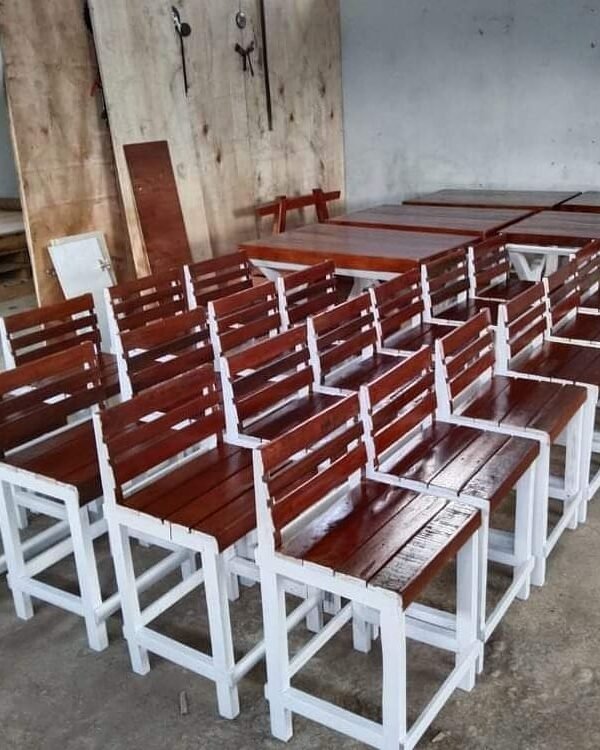 Hasil dari limbah kayu yang diolah jadi furniture.