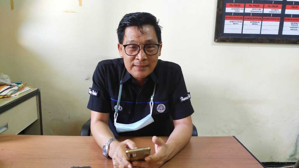 Kasubbid Penmas Humas Polda Sultra, Kompol Dolfi Kumaseh saat ditemui di ruang kerjanya.