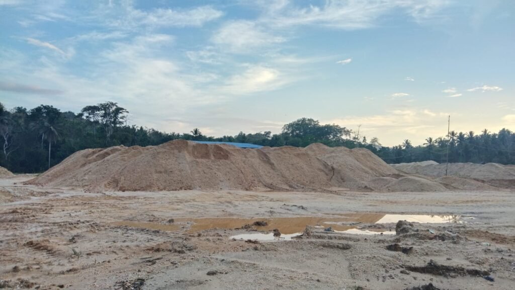 Lokasi pencucian pasir Nambo.