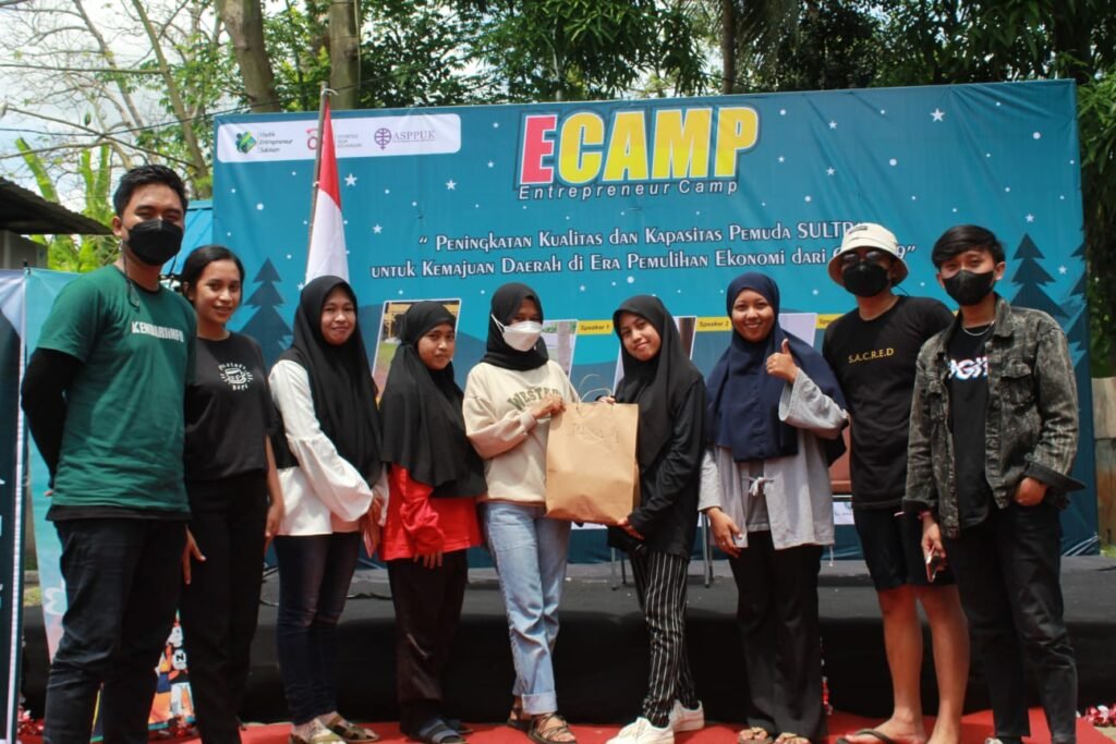 Foto bersama peserta dan panitia Ecamp YES Sultra. Foto: Istimewa. (29/10/2021).