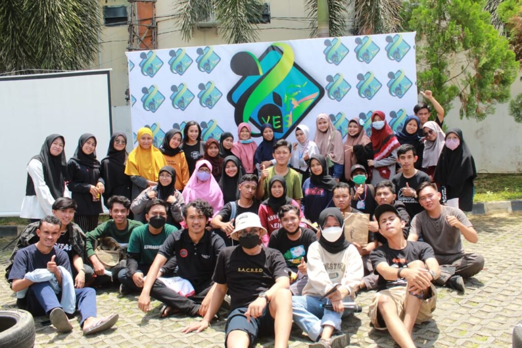 Foto bersama seluruh peserta dan panitia Ecamp YES Sultra. Foto: Istimewa. (29/10/2021).