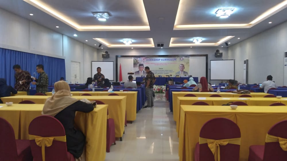 Workshop penyusunan kurikulum lingkup FIB UHO.