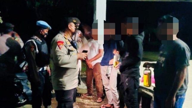Pesta Miras, Tiga Pemuda di Konawe Terjaring Operasi Sikat Anoa 2021 Pesta Miras, Tiga Pemuda di Konawe Terjaring Operasi Sikat Anoa 2021