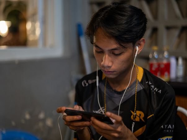 Rahmat Hidayat (20) atau RRQ Valdemort pro player PUBG asal Kendari. Foto: Istimewa.