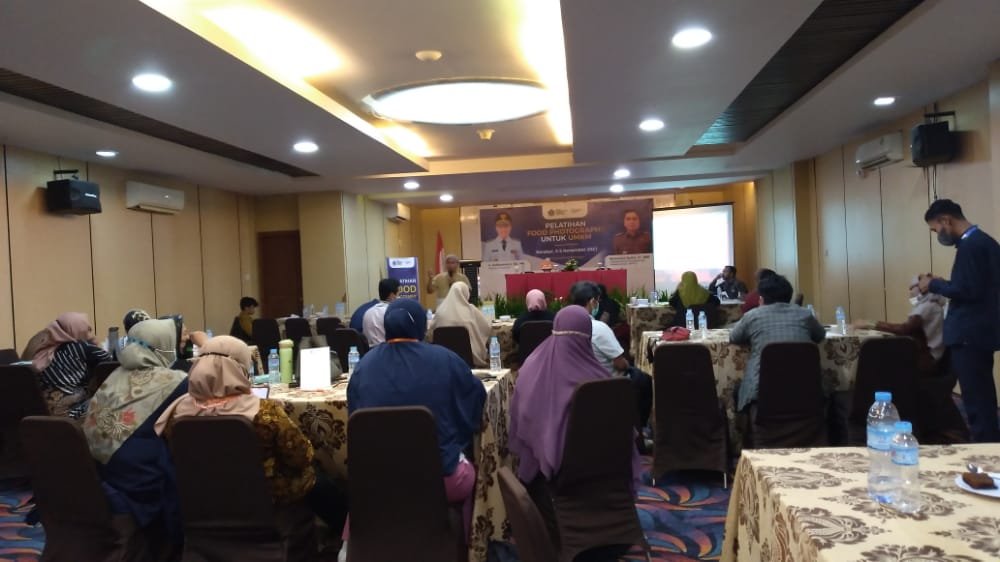 Kegiatan pelatihan food photography. Foto: Yusrin Ramadhan/Kendariinfo. (3/11/2021).