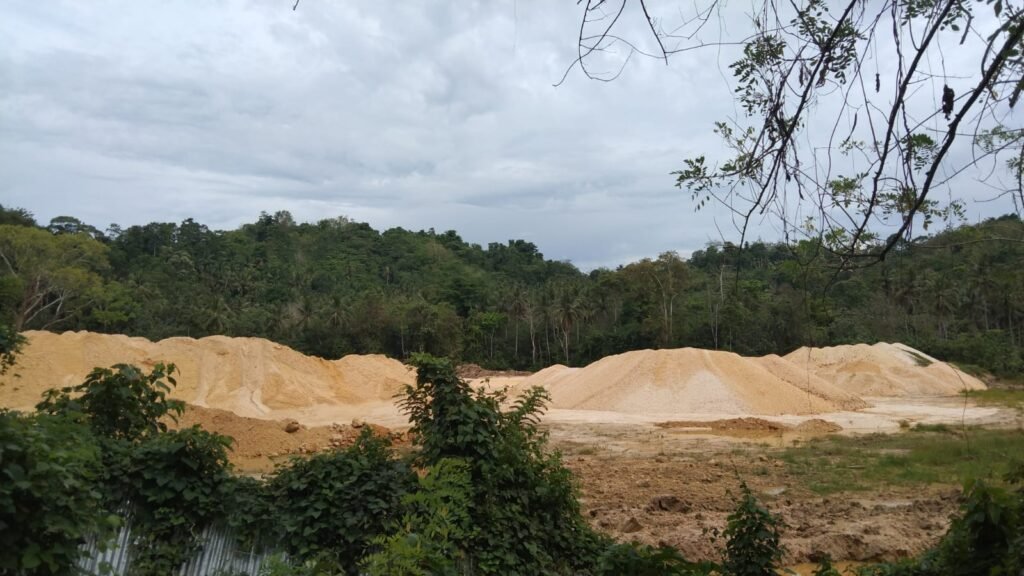 Lokasi penampungan pasir galian C di Kelurahan Nambo, Kecamatan Nambo, Kota Kendari, Sulawesi Tenggara (Sultra).