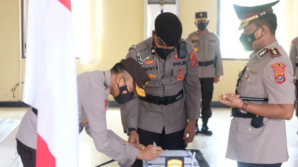 Irjen Pol Yan Sultra Indrajaya memimpin langsung sertijab Kapolres Kolut.