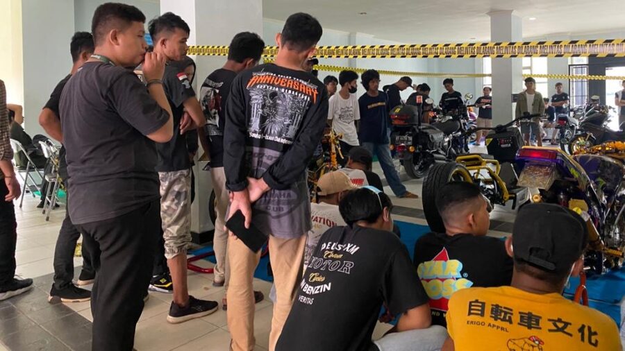 Kontes motor pada perayaan HUT ke-14 HMM Teknik UHO.