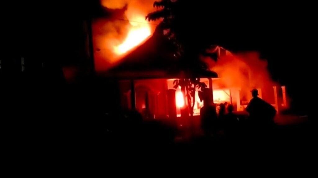 Rumah warga di Desa Lasalimu, Kecamatan Lasalimu Selatan, Kabupaten Buton yang terbakar.