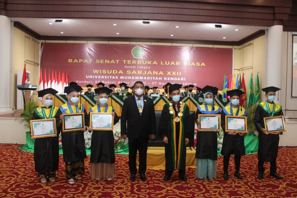 Prosesi wisuda UM Kendari. Foto: UM Kendari.