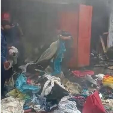 Kebakaran di Pasar Pedagang Kaki Lima (PKL) Paddys Market Kendari. Foto: Istimewa.