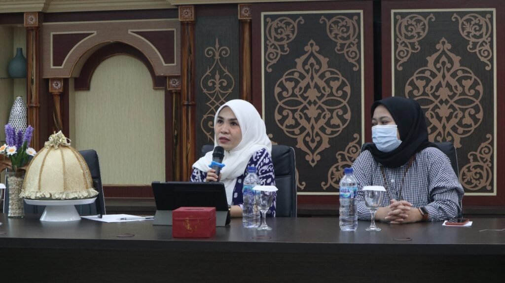 Rivi Handayani saat membawakan materi lokakarya pemanfaatan pasar digital yang digelar oleh Dinas Pariwisata dan Ekonomi Kreatif.