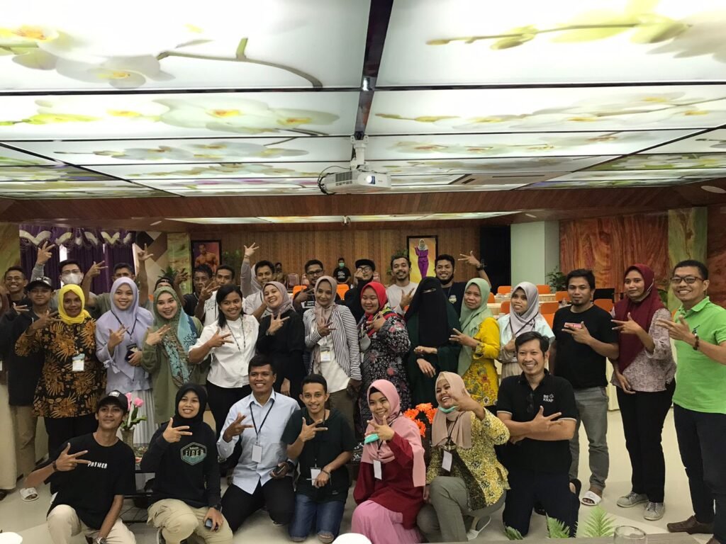 Foto bersama peserta lokakarya. Foto: Yusrin Ramadhan/Kendariinfo. (4/12/2021).
