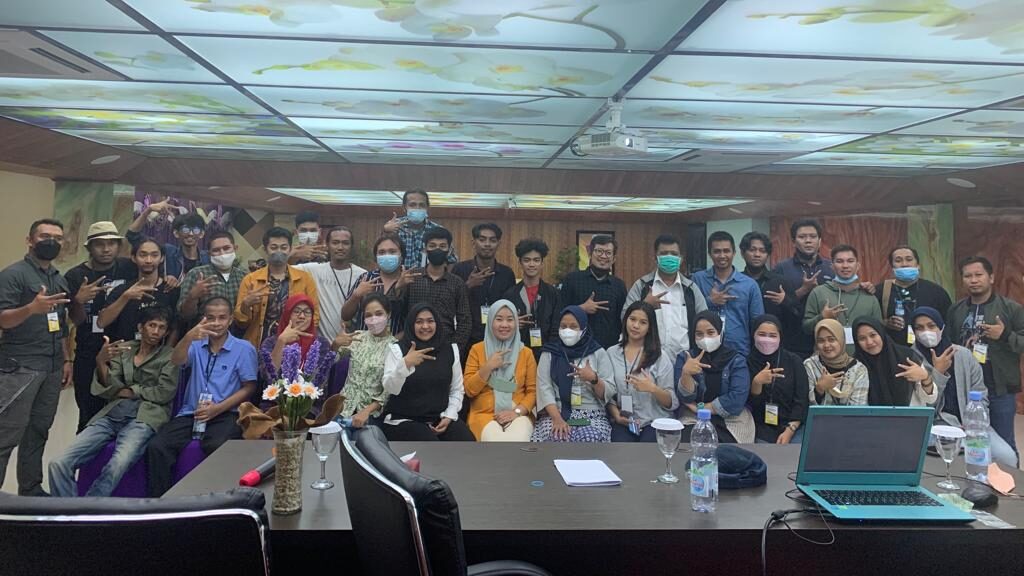Pemateri dan para peserta FGD.