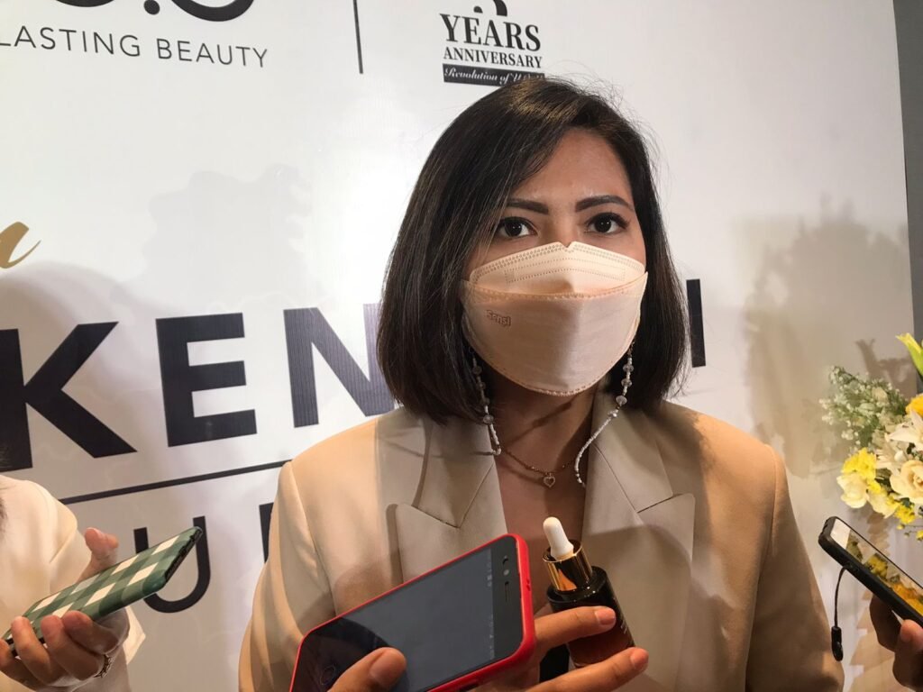 Brand Director Y.O.U Beauty, Ayu Anastasya. Foto: Yusrin Ramadhan/Kendariinfo. (16/11/2021).