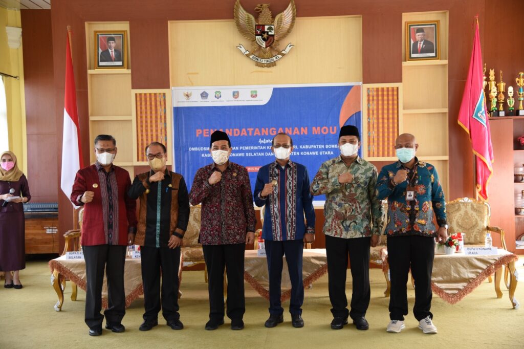 Foto bersama Ombudsman RI dan Wali Kota Kendari, Bupati Konawe Utara, Konawe Selatan, dan Bupati Bombana. Foto: Yusrin Ramadhan/Kendariinfo. (16/12/2021).