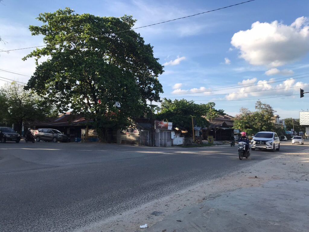 Suasana terkini Jalan Saosao, Kecamatan Kadia. Foto: Kendariinfo. (17/12/2021).