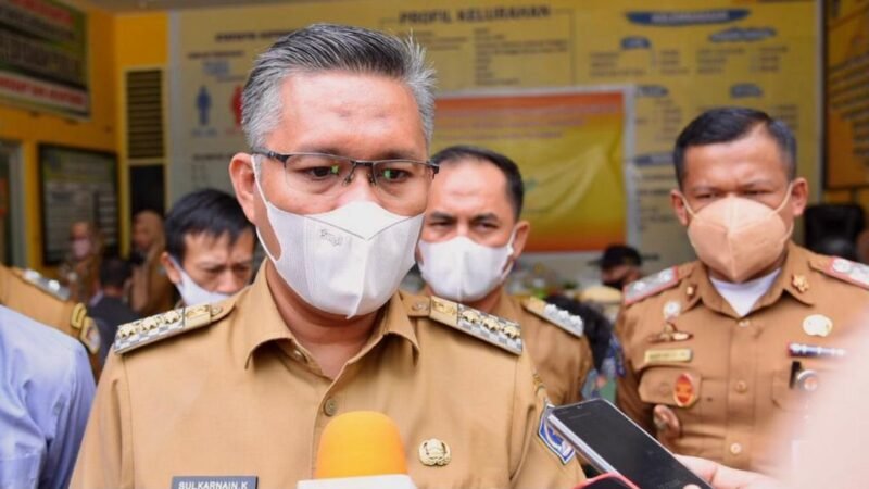 Pemkot Kendari Beri Bantuan kepada 23 Lansia di Kelurahan Bende