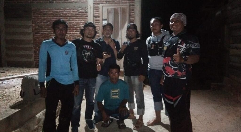 PD alias Panda (38) saat dibekuk personel Polres Bombana di kediaman rekannya. Foto: Polres Bombana. (28/12/2021).