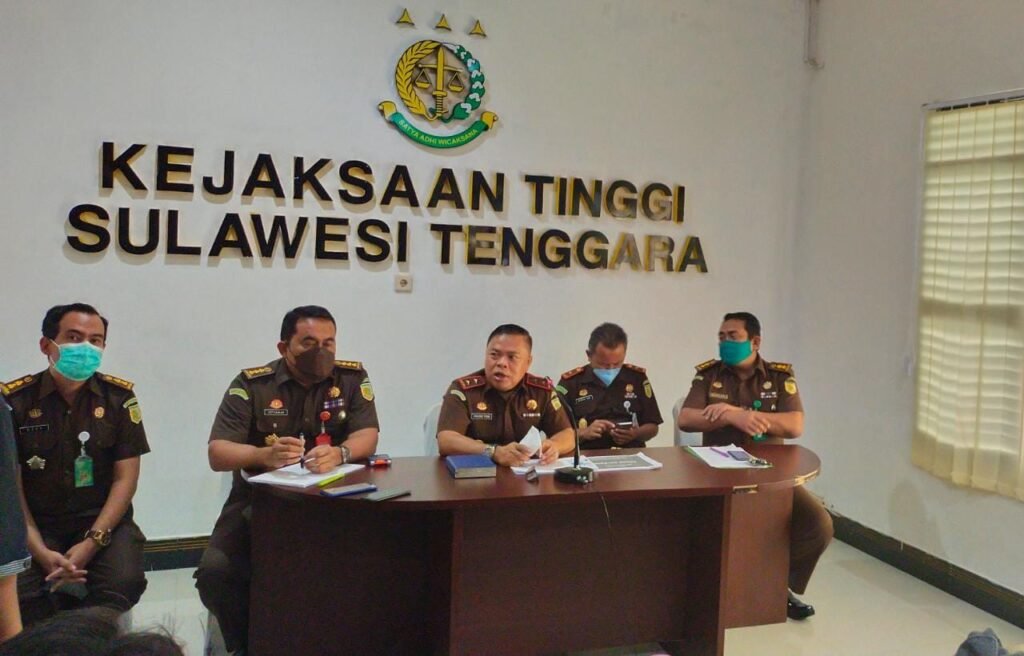 Konferensi pers Kejaksaan Tinggi Sulawesi Tenggara. Foto: Ferito Julyadi/Kendariinfo. (30/12/2021).