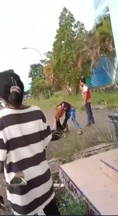 Video perkelahian dua perempuan di SOR Muna. Foto: Tangkapan layar.