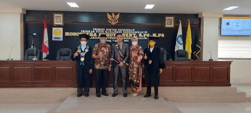 Promosi Doktor Pendidikan Program Studi (Prodi) Manajemen Kependidikan S3, Monovatra Predy Rezky Majenuddin di Universitas Negeri Semarang (UNNES).