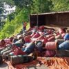 Truk Bermuatan Tabung Gas Terbalik di Pendakian Tamborasi Kolaka