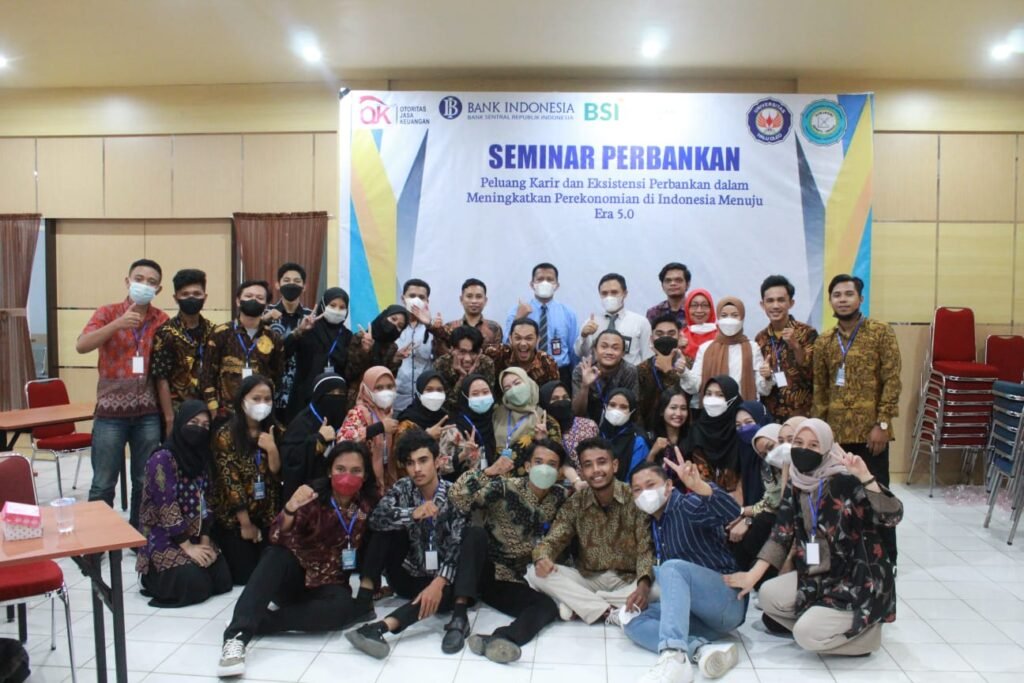 Panitia kegiatan bersama pemateri Seminar Perbankan. 