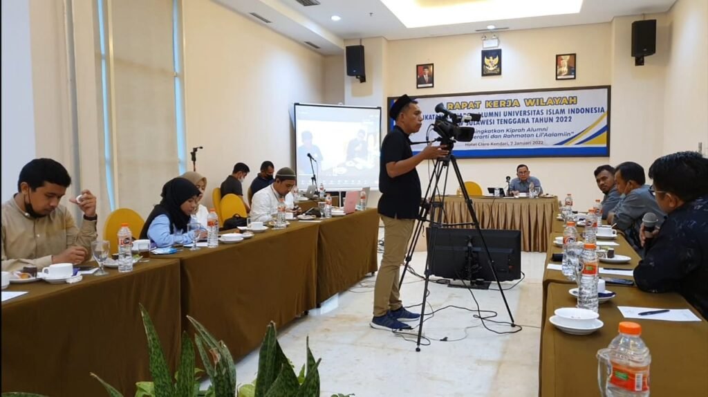 Rapat Kerja Wilayah (Rakerwil) Ikatan Keluarga Alumni Universitas Islam Indonesia (IKA UII) Sultra di Hotel Claro Kendari.
