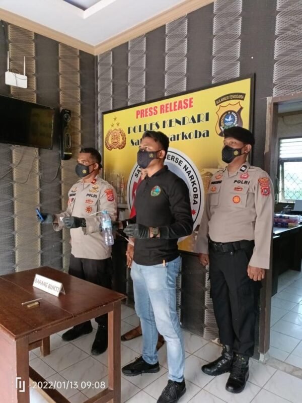 Konferensi pers penangkapan MU atas penyalahgunaan narkotika. Foto: Istimewa.