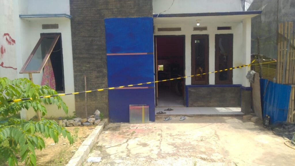 Lokasi ditemukannya jasad korban yang membusuk di BTN Griya Asri Perdana, Kelurahan Watulondo, Kecamatan Puuwatu, Kota Kendari.