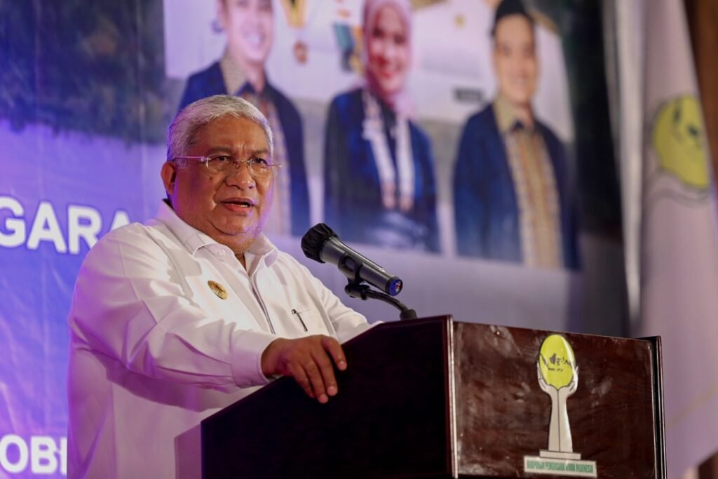 Gubernur Ali Mazi memberikan sambutan saat pengukuhan BPC HIPMI se-Sultra di Wakatobi.