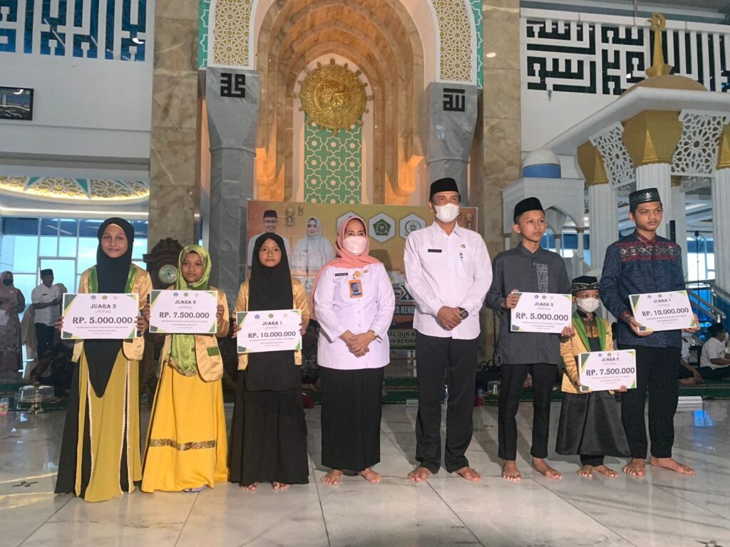 Foto bersama para juara MTQ ke-29 Tingkat Kota Kendari tahun 2022. Foto: Nasrun Katingka/Kendariinfo. (2/2/2022).