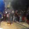 Kesal dengan Pelayanan Kampus, Mahasiswa UHO Kendari Bakar Ban hingga Saling Ricuh