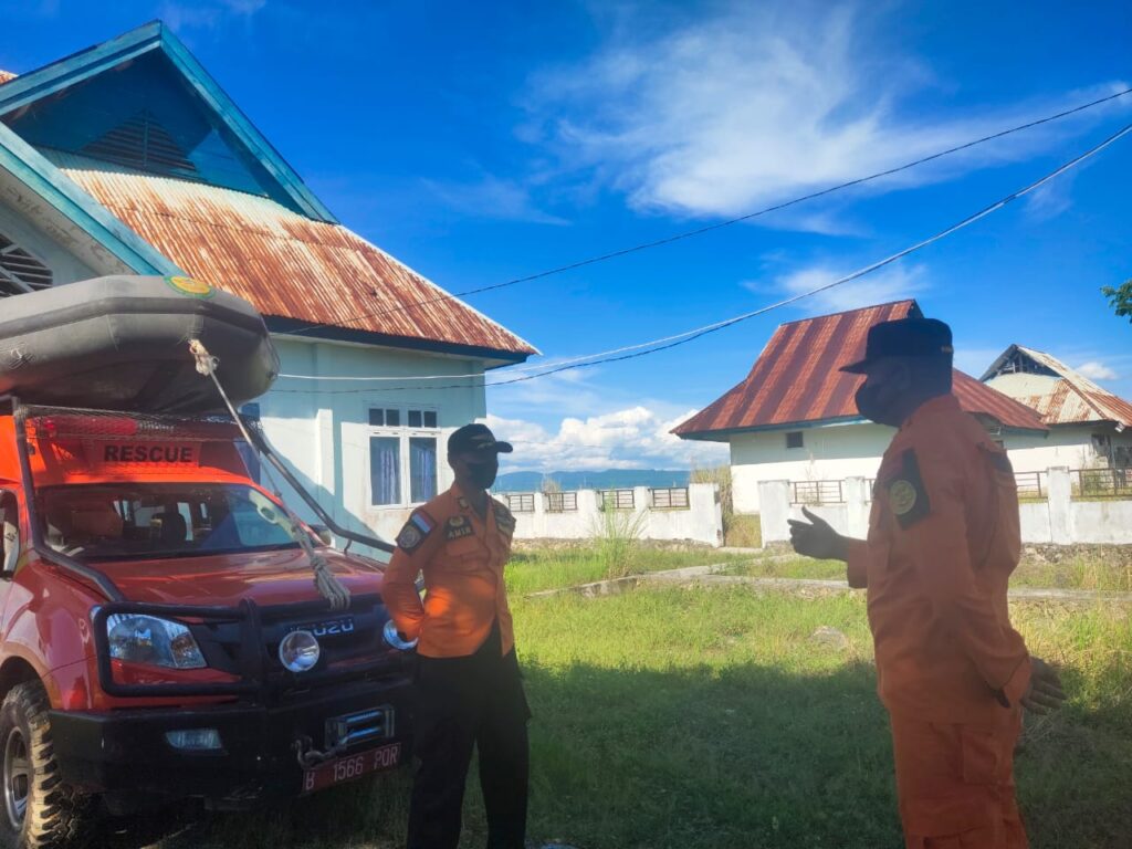 Tim Rescue Unit Siaga SAR Muna diberangkatkan ke lokasi kejadian.
