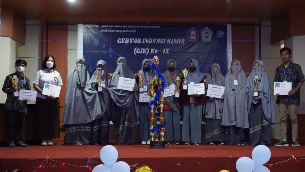 Foto bersama para juara GIK UHO 2022.