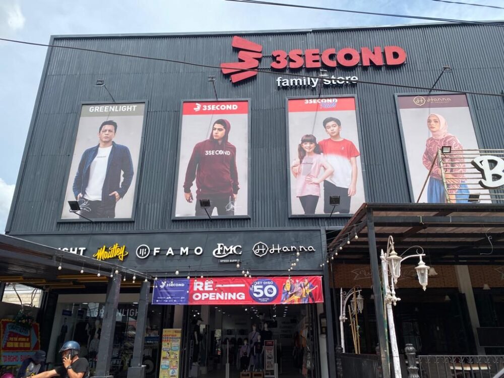 3Second Family Store Kendari di Jalan Saosao, No 183 A, Kelurahan Bende, Kecamatan Kadia, Kota Kendari.