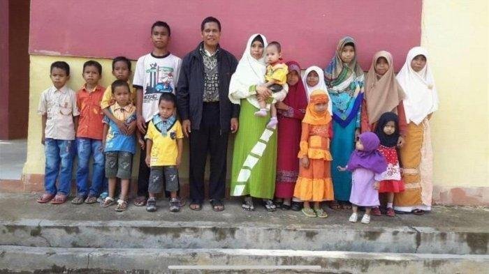 Keluarga besar Kamaruddin Djiwa dan Najrah. 