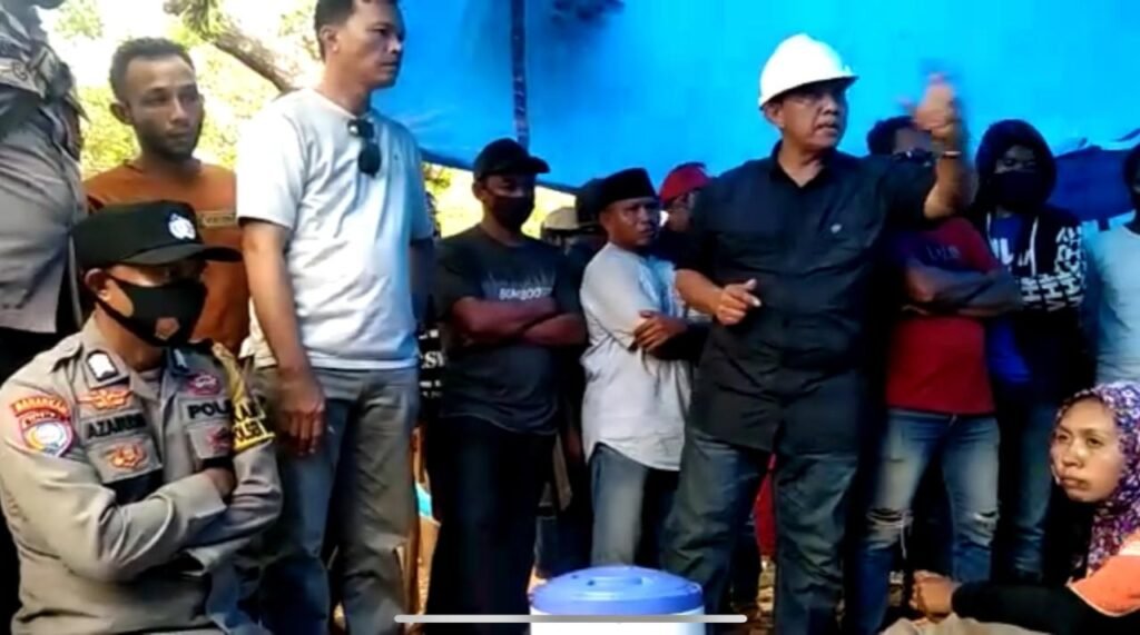 Video berdurasi 50 detik yang memperlihatkan Pimpinan PT Gema Kreasi Perdana (GKP), Bambang, yang memerintahkan aparat kepolisian untuk menangkap dan memborgol warga.