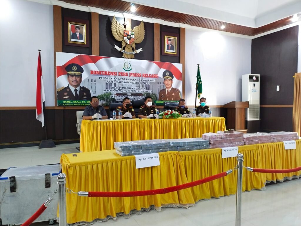 Konferensi pers Kejaksaan Tinggi Sulawesi Tenggara.