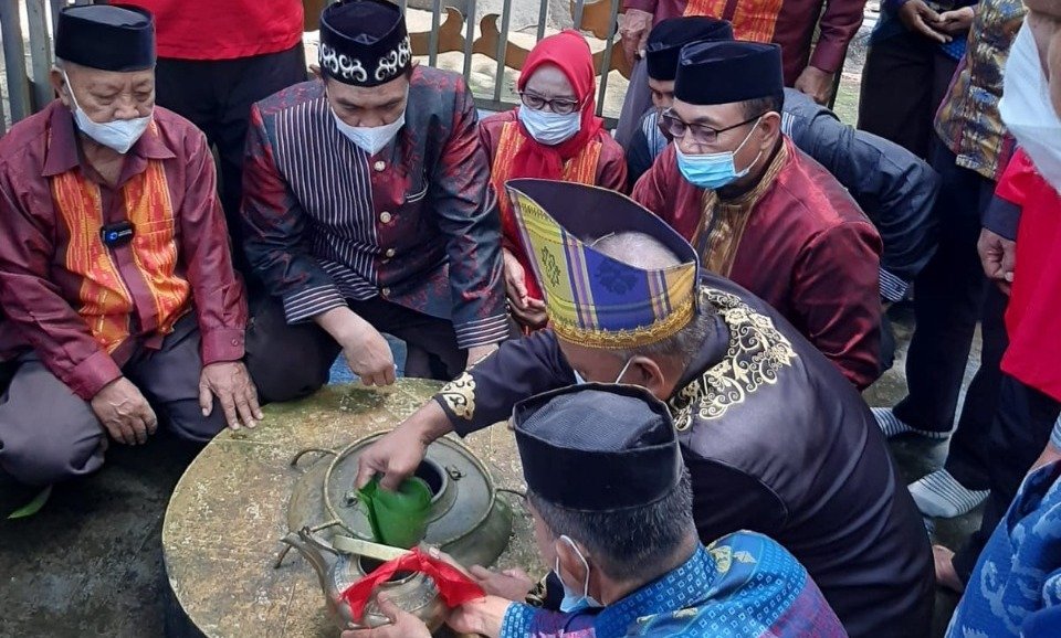 Pemprov Sultra mengambil air suci Sangia Nibandera untuk Ibu Kota Negara (IKN). 