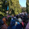 Antrean Warga Mengular dalam Pasar Murah Minyak Goreng yang Diadakan Disperindag Sultra