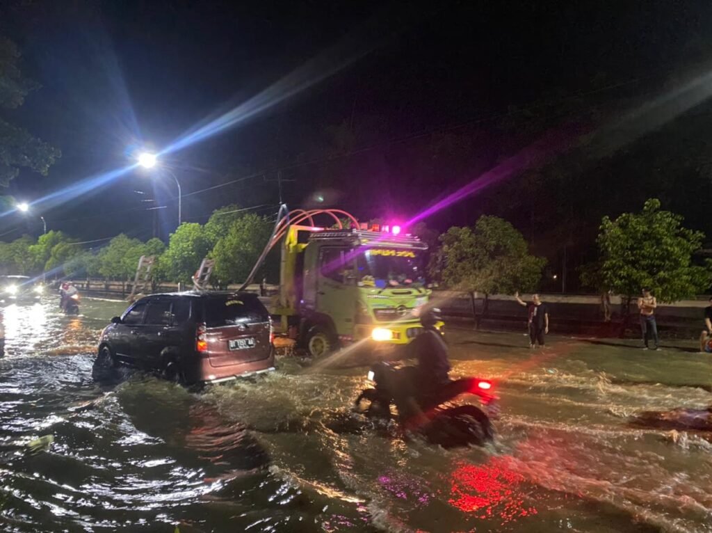 Kondisi banjir di Eks MTQ, Kota Kendari. 