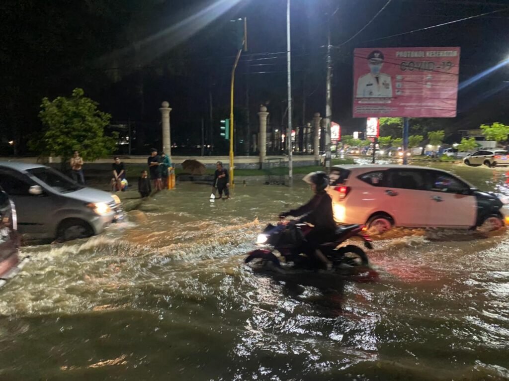 Kondisi banjir di Eks MTQ, Kota Kendari. 