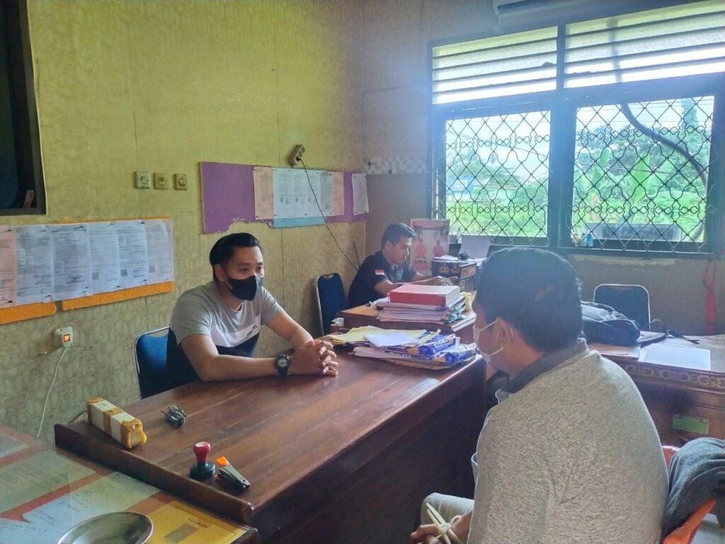 Satresnarkoba Polresta Kendari menangkap seorang mahasiswa pengedar sekaligus pemakai sabu-sabu.