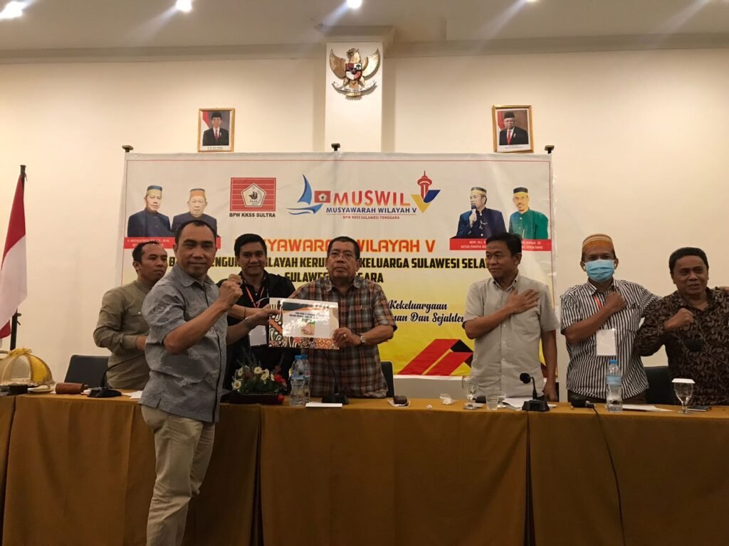 Penyerahan visi misi ASR sebagai Ketua KKSS Sultra.